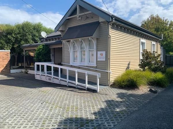 Listing gallery